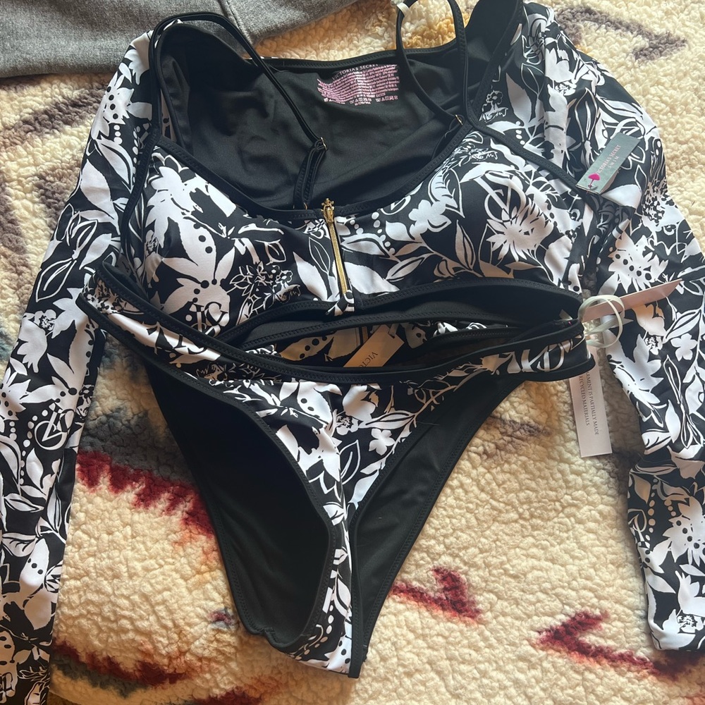 NWT Victoria secret 3 piece bikini